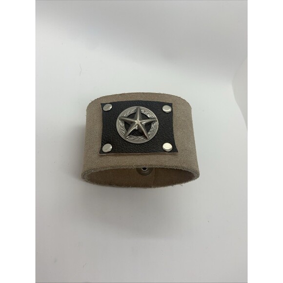 Handmade (?) Leather Western Star Wristband Cuff W/ Double Snaps 2” Wide 8” Rnd - Picture 2 of 5